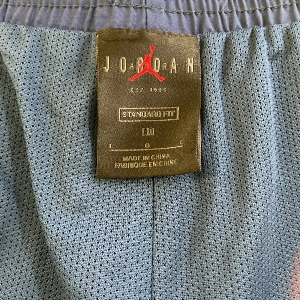 JORDAN MEN BLUE ELASTIC WAIST STANDARD FIT LONG TRACK PANT